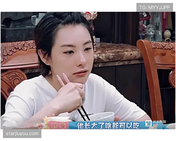 刘璇一张图：训练场的铁血脸和度假贵妇的早午餐，普通人心态崩了